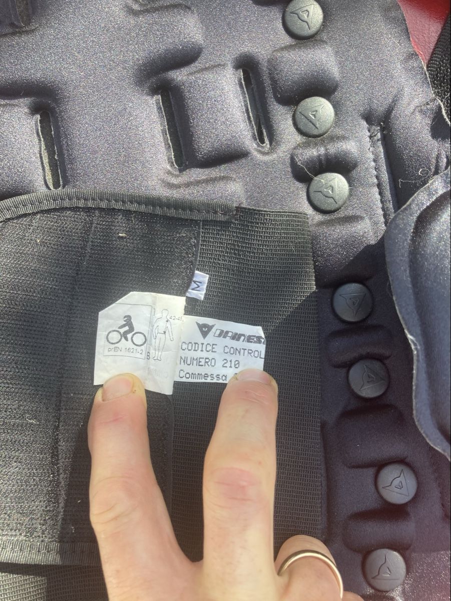 Dainese Protezioni & Imbottiture: Rückenprotektor Dainese M – Usato da Humlikon venduto da schoko_ede 2