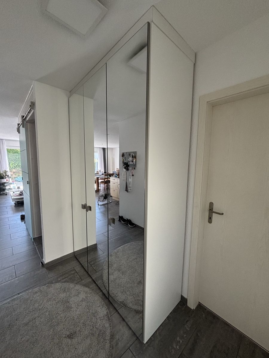 Livique Porte manteau: Schrank mit Spiegeltüren – D'occasion à Wallisellen par Parky63