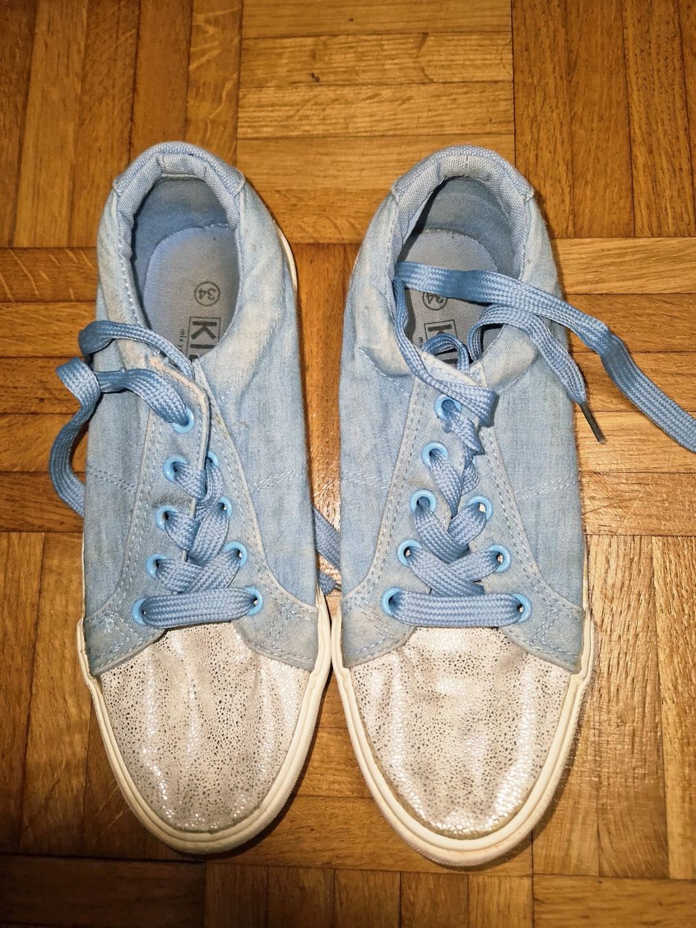 Scarpe per ragazze: Turnschuhe Grösse 34 – Usato da Stüsslingen venduto da white_angel86 1