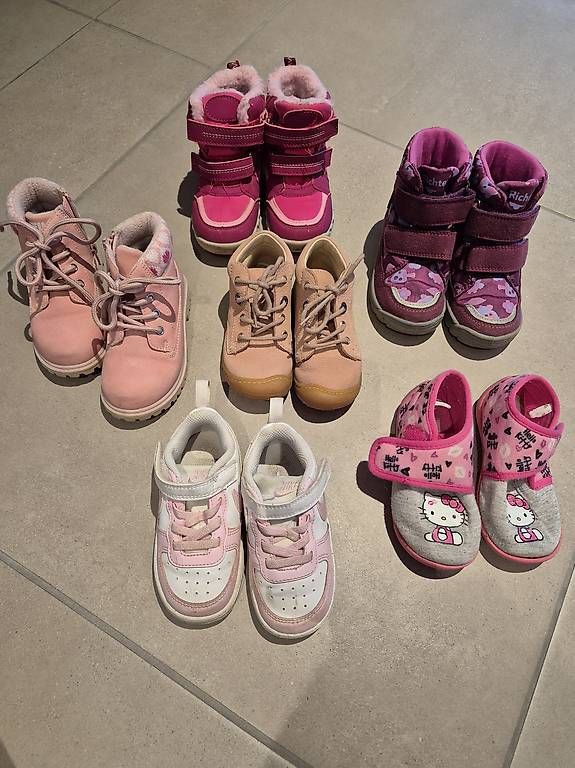 Chaussures filles: Kinderschuhe Grösse 23 – D'occasion à Oftringen par Pacolino