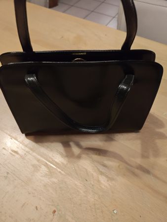 Damen Handtasche schwarz mit Bügelverschluss klassisch
