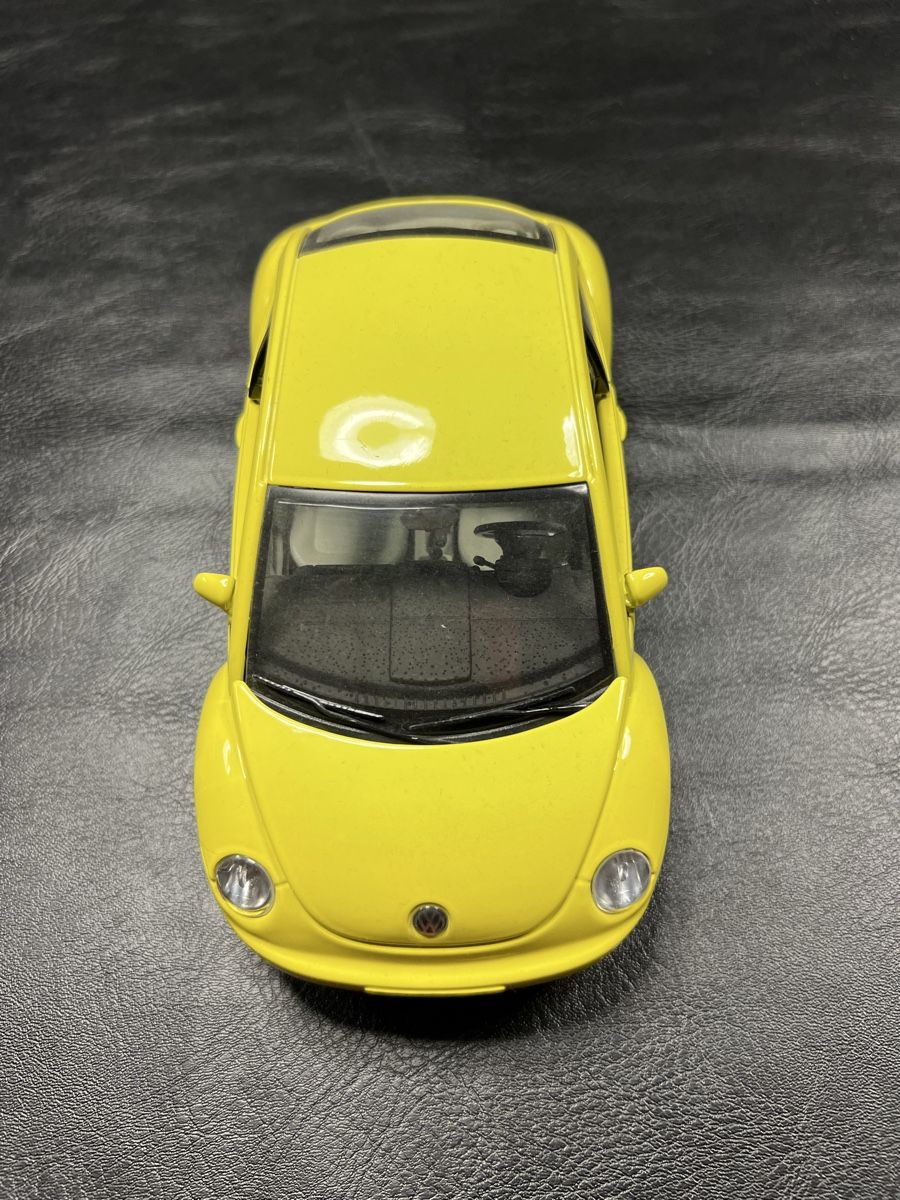 Volkswagen Modellini d'auto: VW New Beetle gelb Lledo 1:18 – Usato da Moosleerau venduto da Tami8