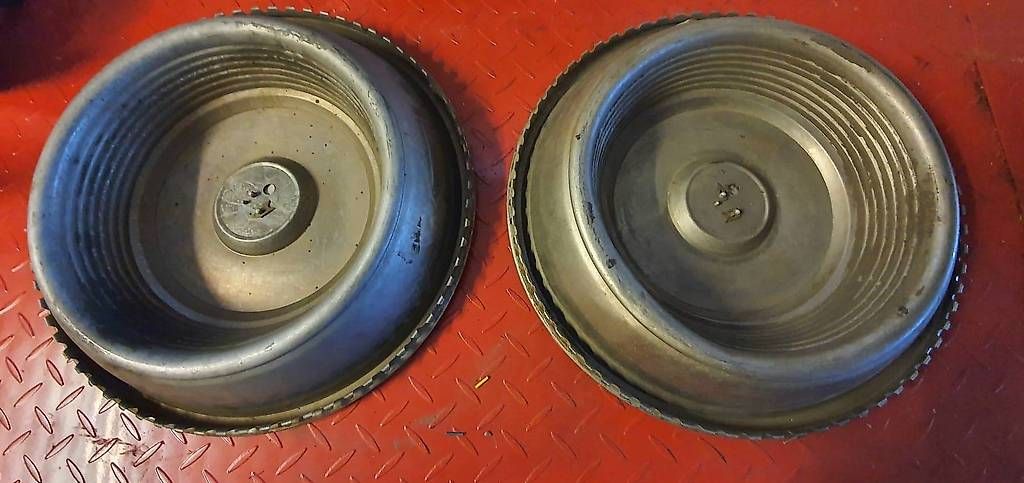 Tutti pezzi di ricambio auto: Enjoliveurs Cadillac 1965 – Usato da Delémont venduto da Jean-Phil05 2