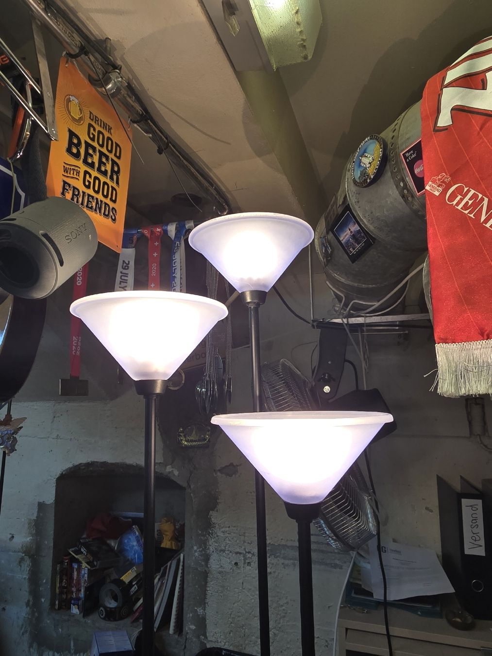 Lampade: Stehlampe mit bläulichen Gläsern  – Usato da Rorschach venduto da TimelessTrading 2