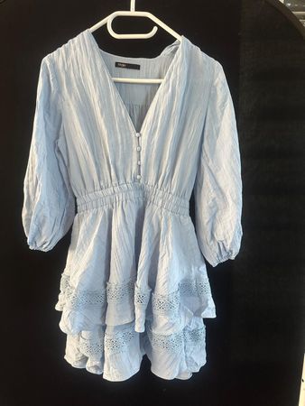 Sommerkleid Maje hellblau Gr. 36 Spitze Rüschen