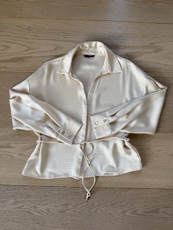 Bluse Zara gold mit Bindeband Grösse L neuwertig