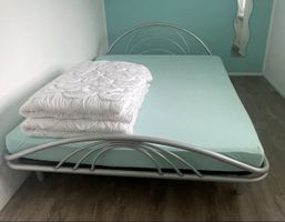 Bettgestell Metall Silber mit Lattenrost
