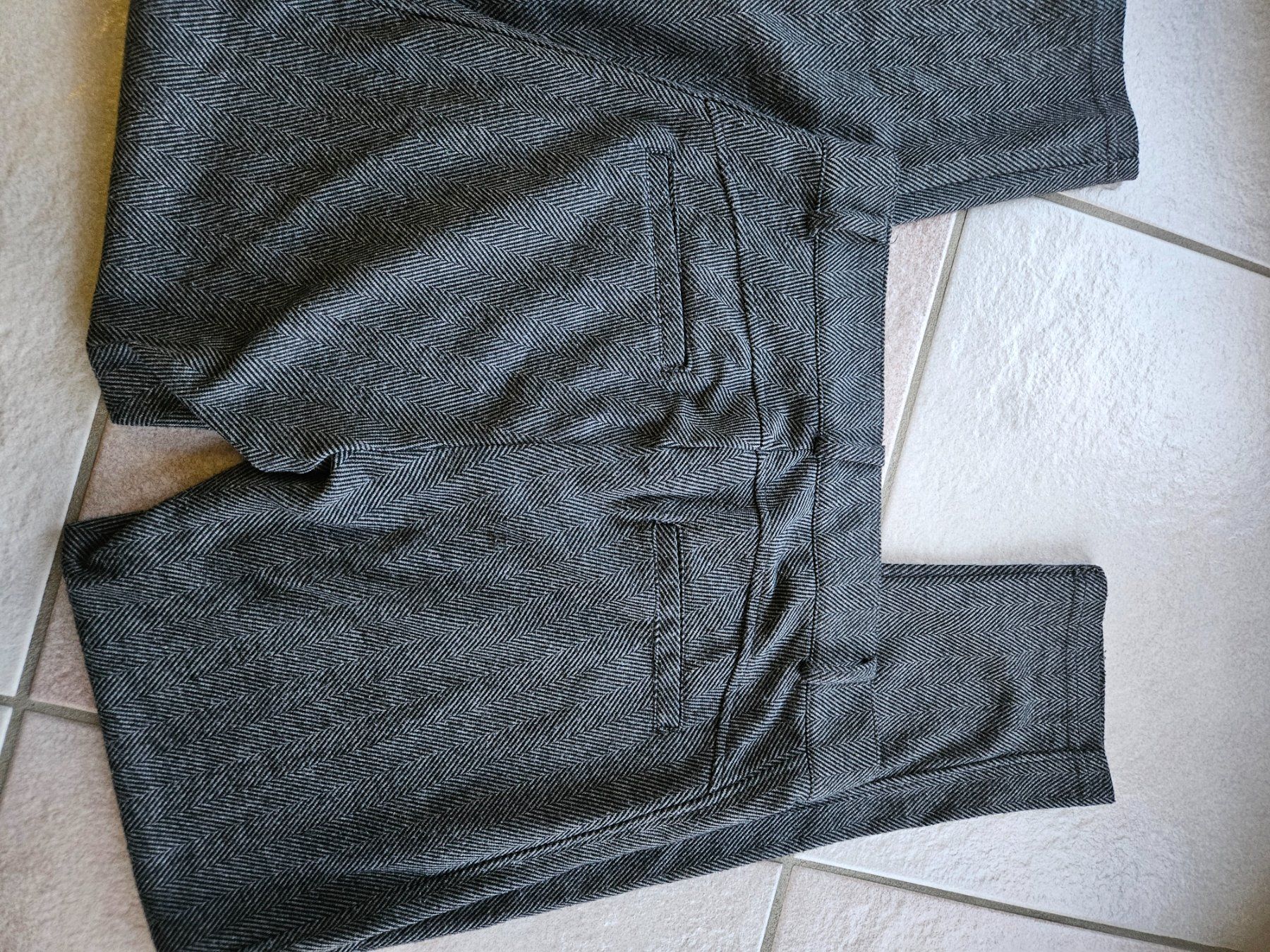 Pantaloni: Pantalon taille S – Usato da Vétroz venduto da sas_yln5 1