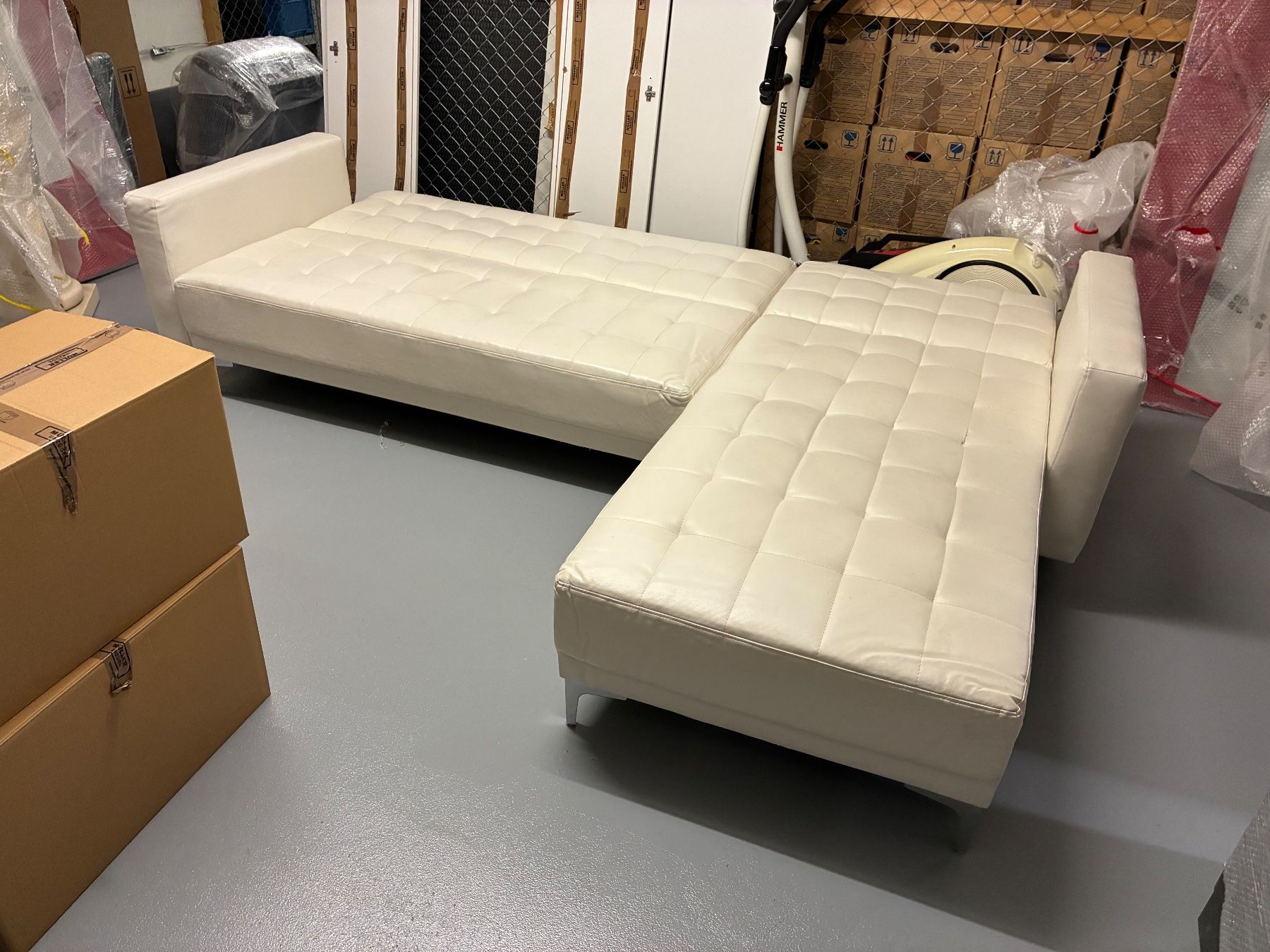 Sofas: Ecksofa weiss, guter Zustand – D'occasion à Thun par bierigut 5