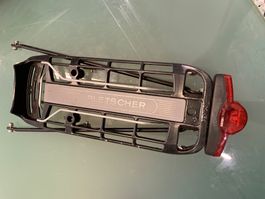 Gepäckträger mit Licht und Pumpe