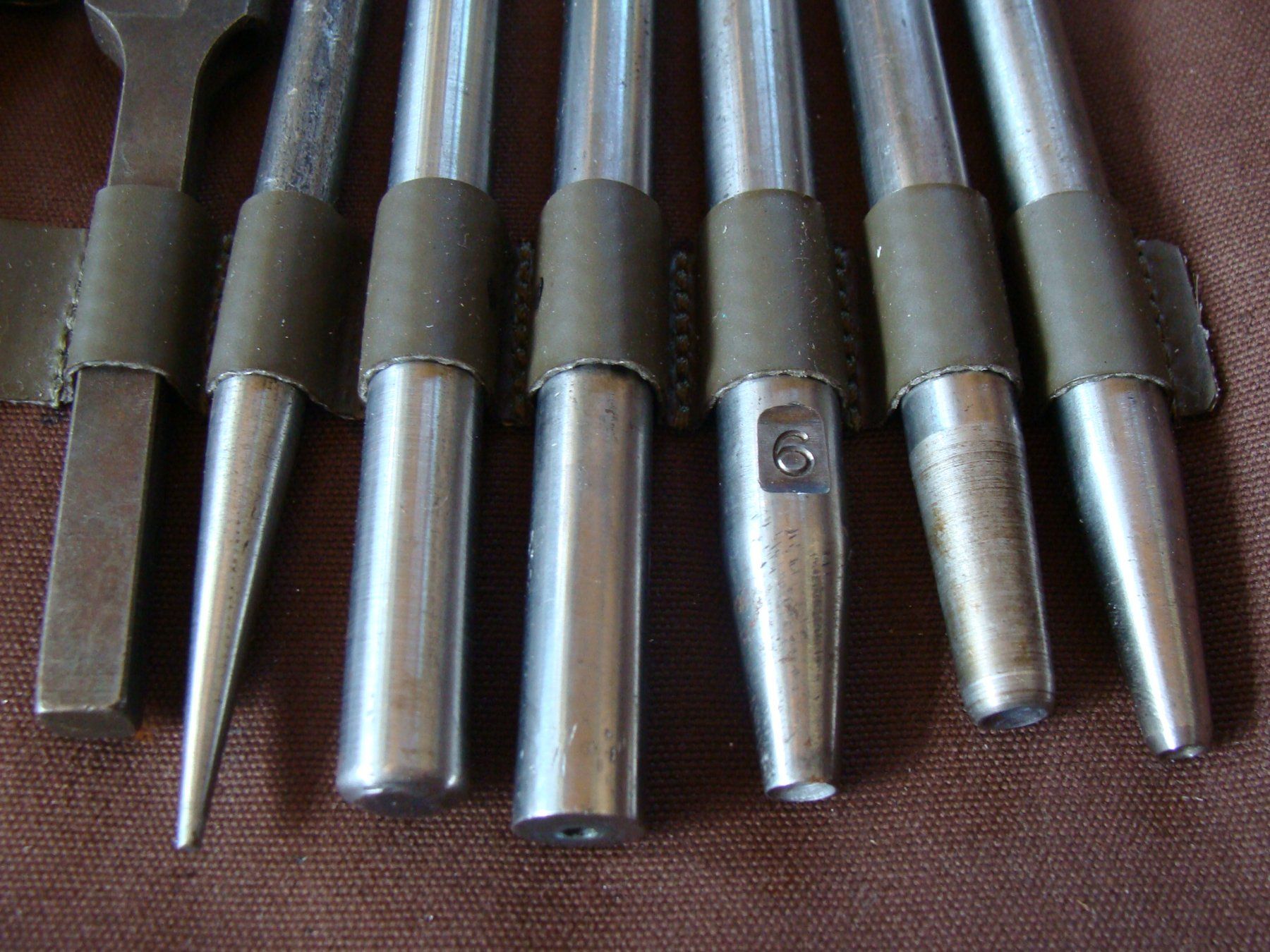 Schweizer Armee Armi bianche: Pour celliers militaires, caisse complette. – Usato da Cuarny venduto da hen_g7hn 1