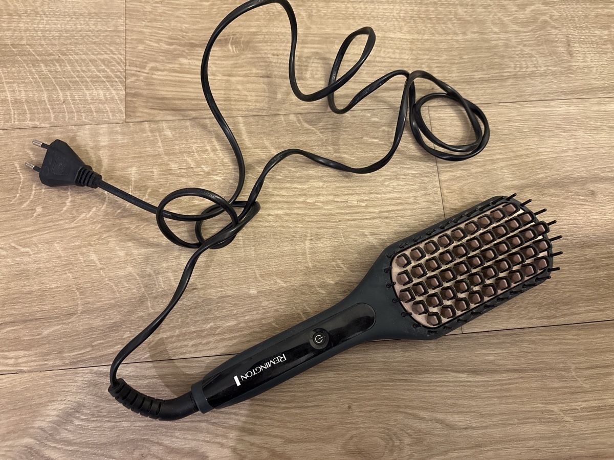 Remington Altro per la cura dei capelli: Remington Glättungsbürste – Usato da Wil SG venduto da Deborah1997