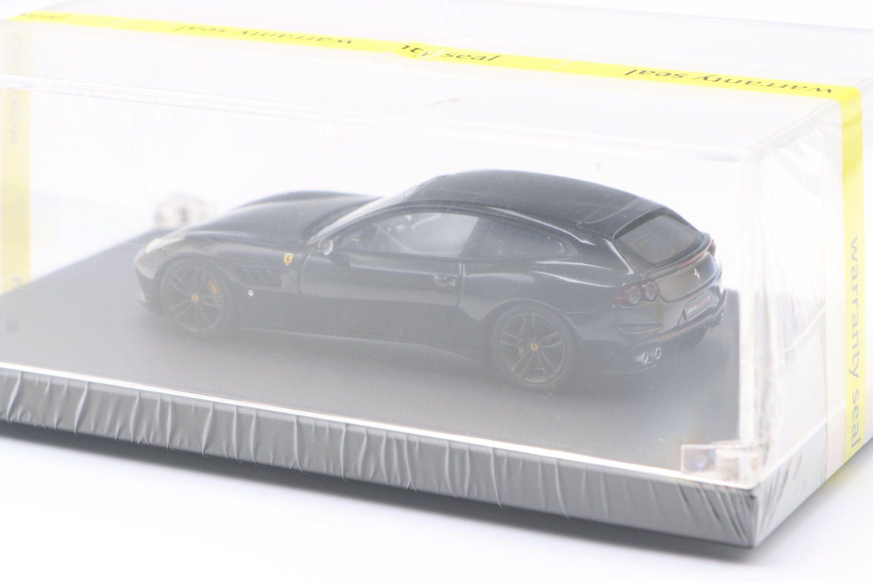 Ferrari Modellini d'auto: Ferrari GTC4 Lusso 2017 Owners Box 1:43 – Nuovo (secondo la descrizione) da Bühl b.Aarberg venduto da modelldiecast 6
