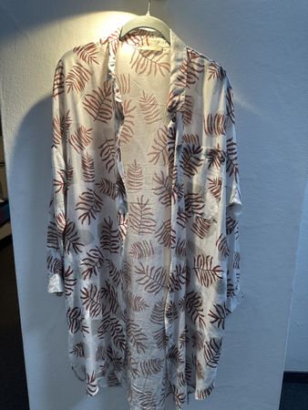 Damen Hemd lang Grösse S Blätterprint
