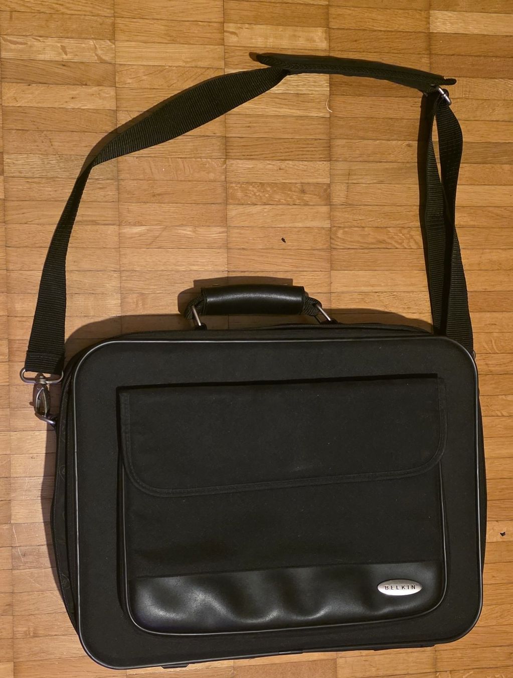 Belkin Sacs: Belkin Laptoptasche Schwarz  – D'occasion à Riniken par Strikeone