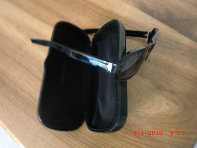 Dolce & Gabbana Brillen & Gläser: Exklusive DG-Sonnenbrille – Gebraucht aus Läufelfingen von Alaskafroegi