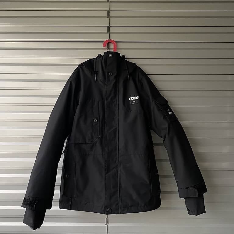 Jacken: Ski- und Snowboardjacke Dope – Gebraucht aus zug von ric_l5qj
