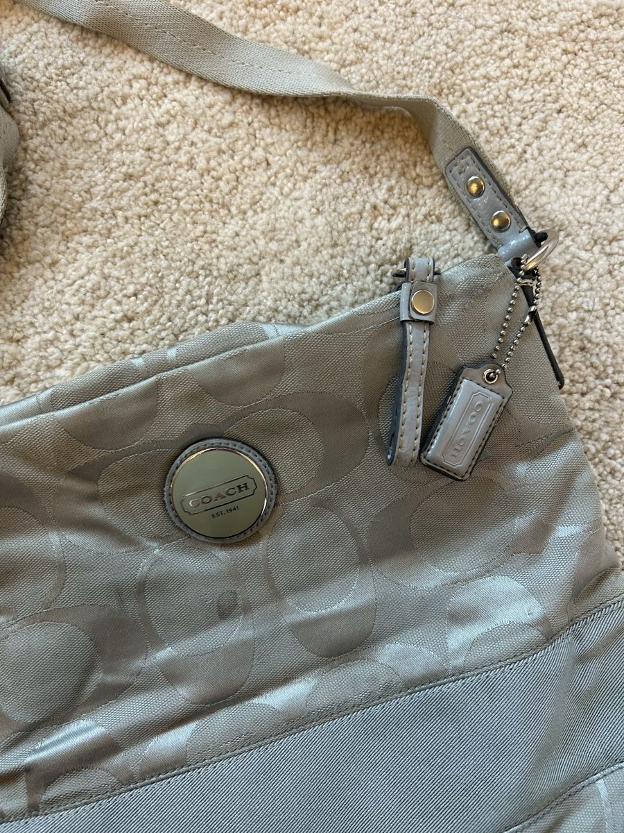 Coach Borse da donna: vintage coach shoulder bag monogram grey  – Usato da Dietlikon venduto da leaaasells 1
