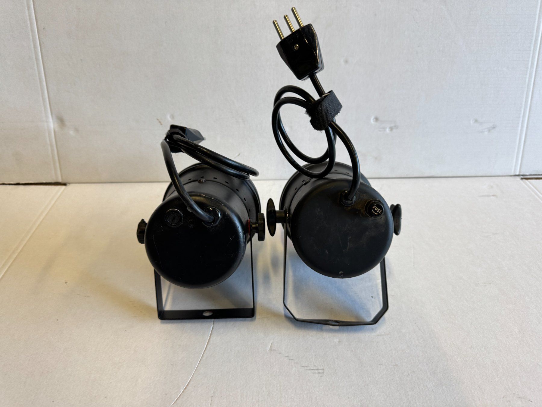 Scheinwerfer: 2er Set PAR36 Scheinwerfer mit Farbkappen (X1128) – Gebraucht aus Däniken SO von Profog1 5