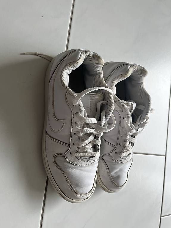 Scarpe da uomo: Nike Sneakers  Grösse 40  – Usato da Unterägeri venduto da JAARMO78 1