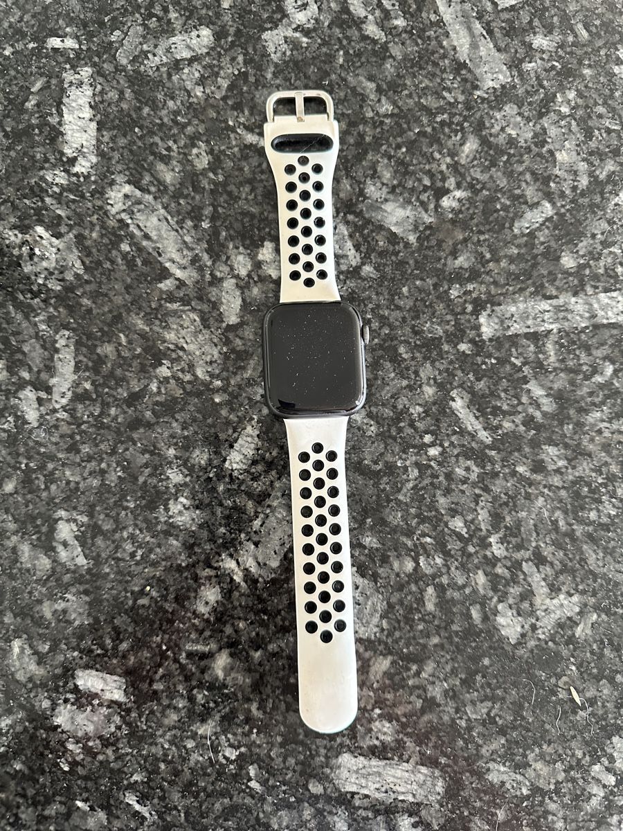 Apple Smartwatch: Apple Watch SE / Top Zustand – Usato da Meikirch venduto da sjo1990
