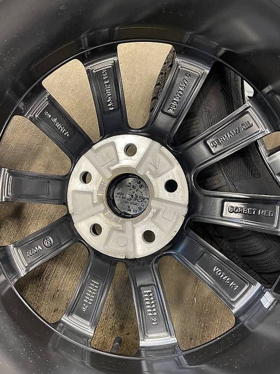 Pneus & Kompletträder: Original VW Passat Winterräder 17 Zoll  – Gebraucht aus Aarau von Avdyli1 7