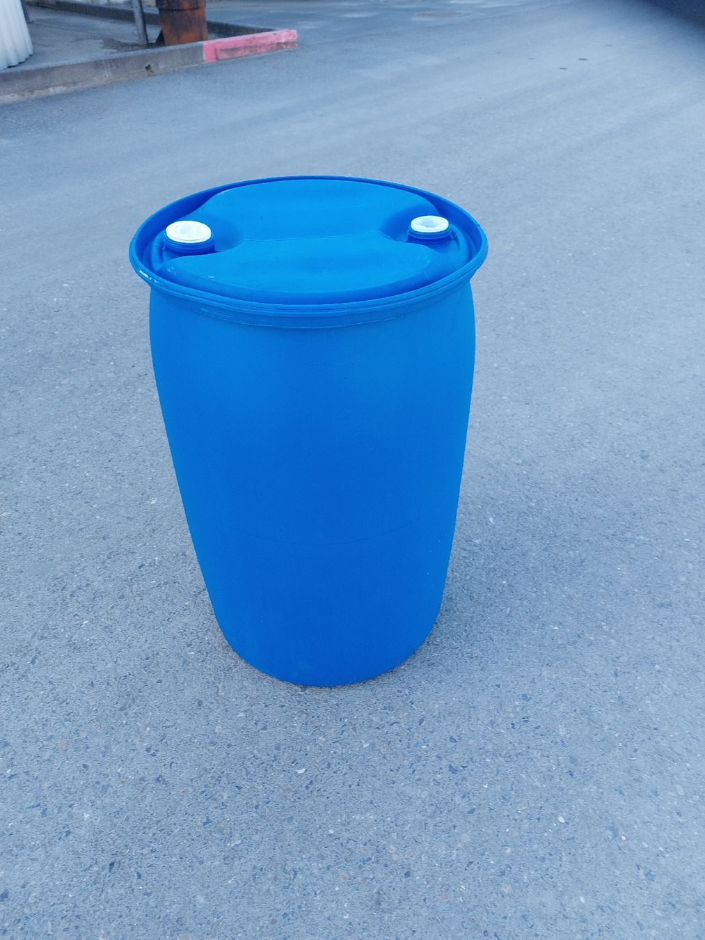Annaffiatura & Irrigazione: Kunststofffass/ Regenwassertonne 200l – Usato da Gunzwil venduto da Jounima 2
