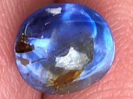 SAPHIR Cabochon   3.72ct  unbehandelt in Kegelform !!!