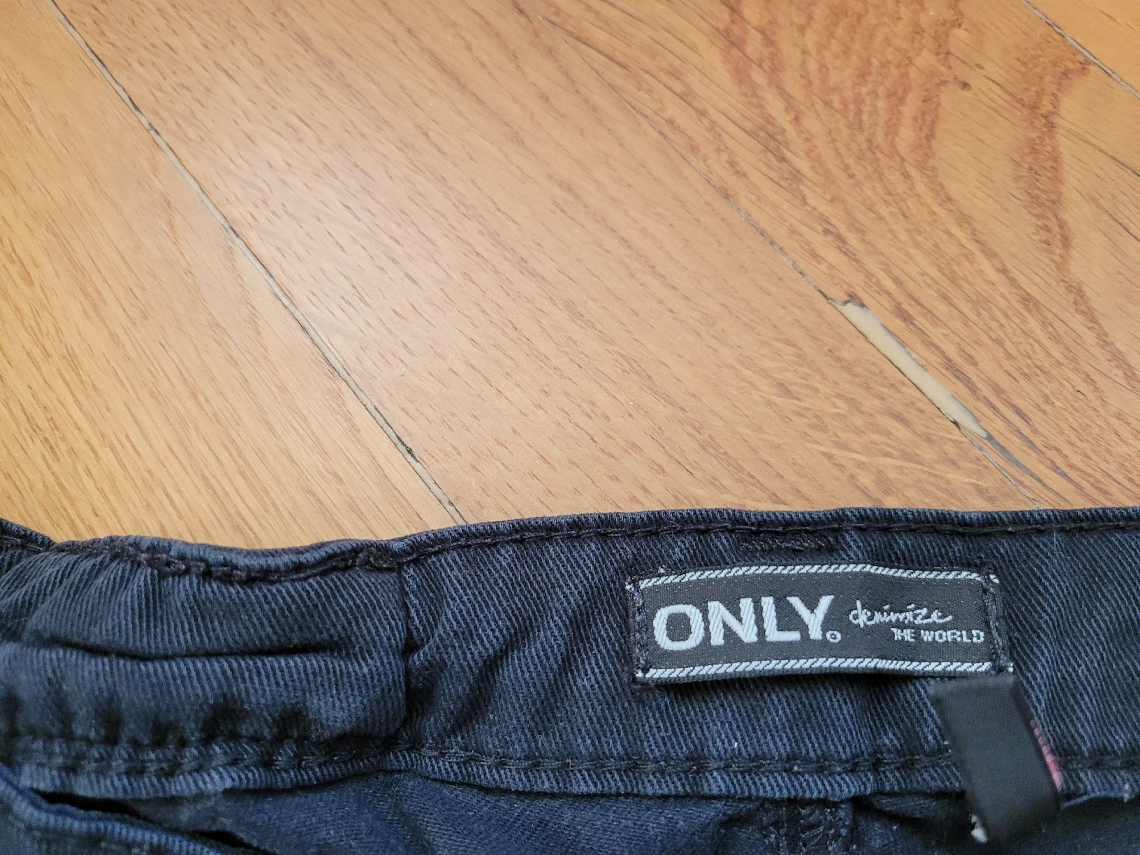 Only Pantaloni: Schwarze Hose von Only Gr. 38 – Usato da Genève venduto da inu_ln6m 1
