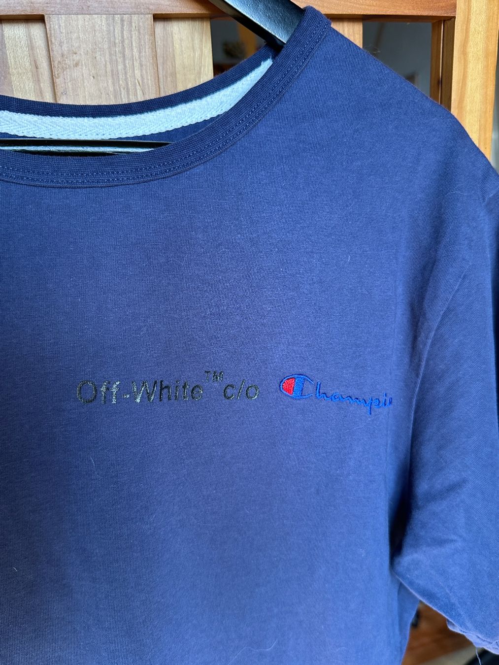 Off-White T-shirt: Off-White x Champion tee – Usato da Villars-Burquin venduto da Iliasso 3