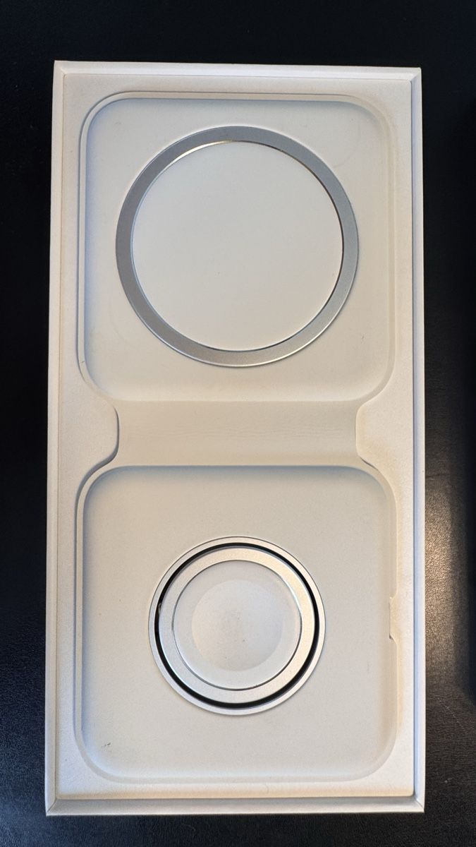 Apple Caricabatterie: MagSafe Duo Charger – Usato da Bern venduto da liv_f5lq 1