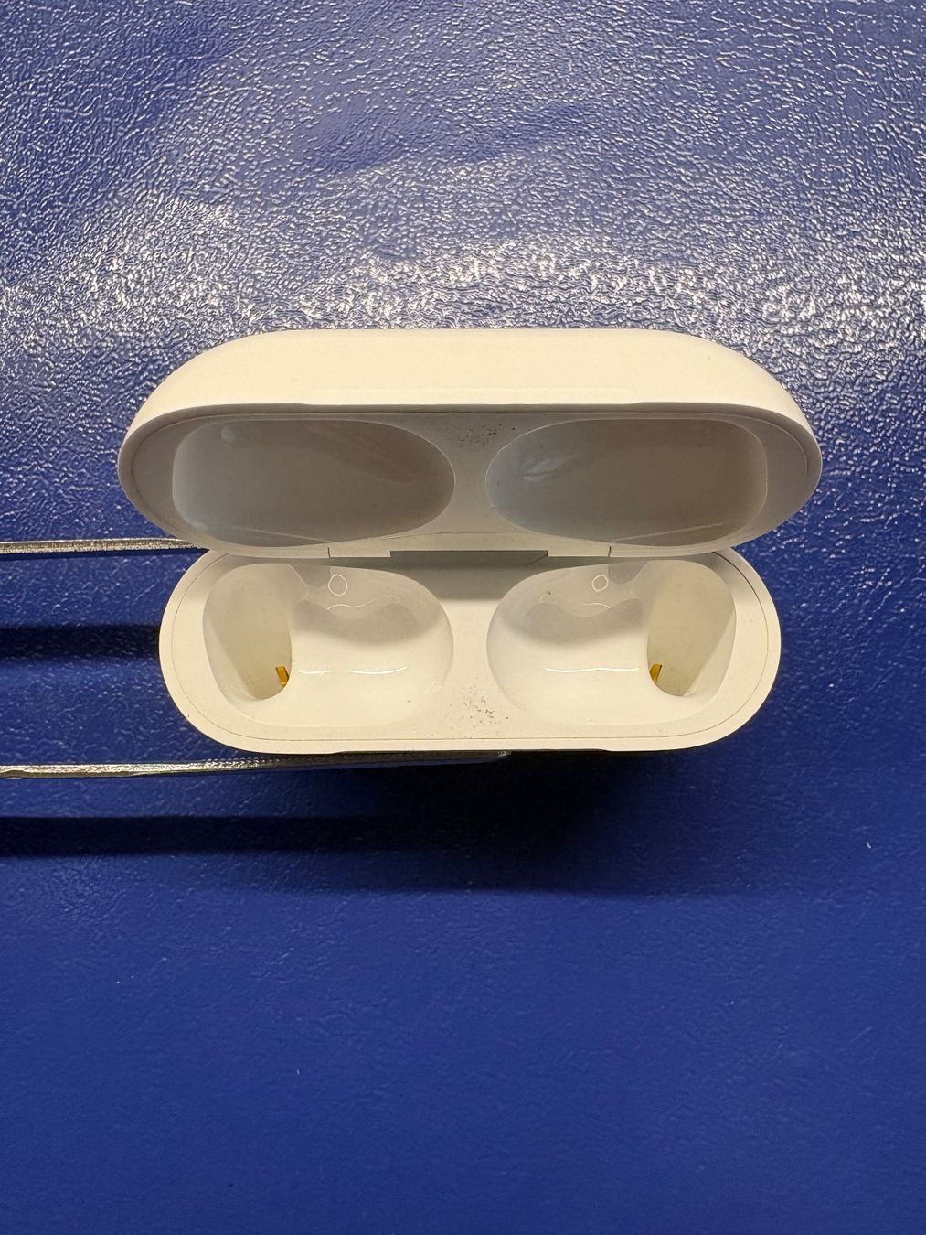 Apple Caricabatterie: Apple AirPods Pro 2 charging case (A2700). – Usato da Lausanne venduto da sil_2dxk 3
