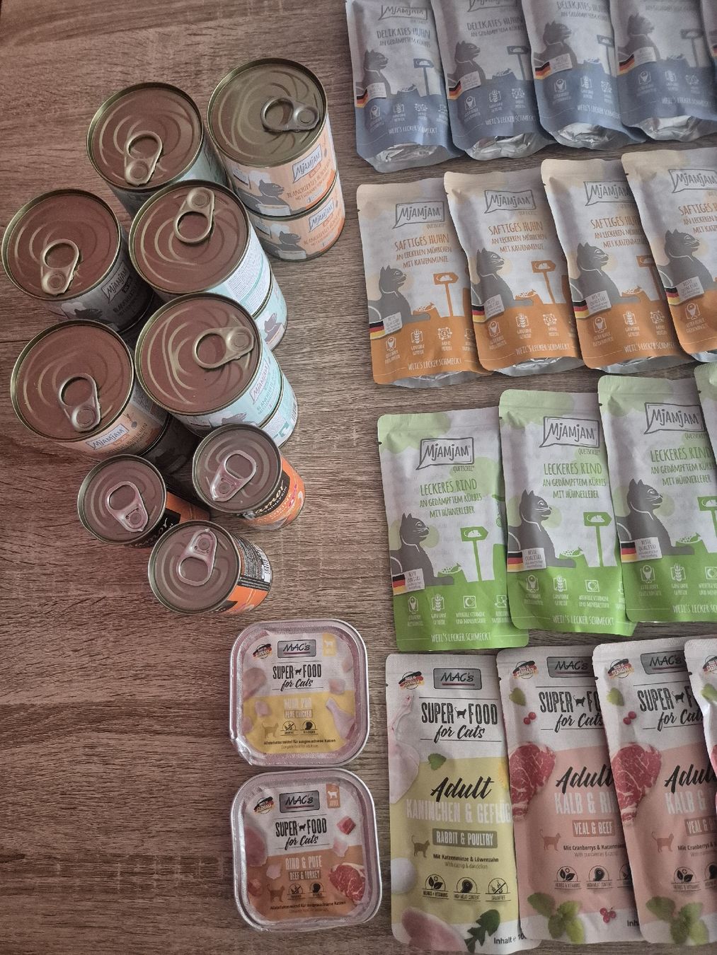 Mangimi: XXL Futterpaket Katzen: Mjamjam, Mac's, Kattovit  – Nuovo (secondo la descrizione) da Mattwil venduto da nik_tgf9 3