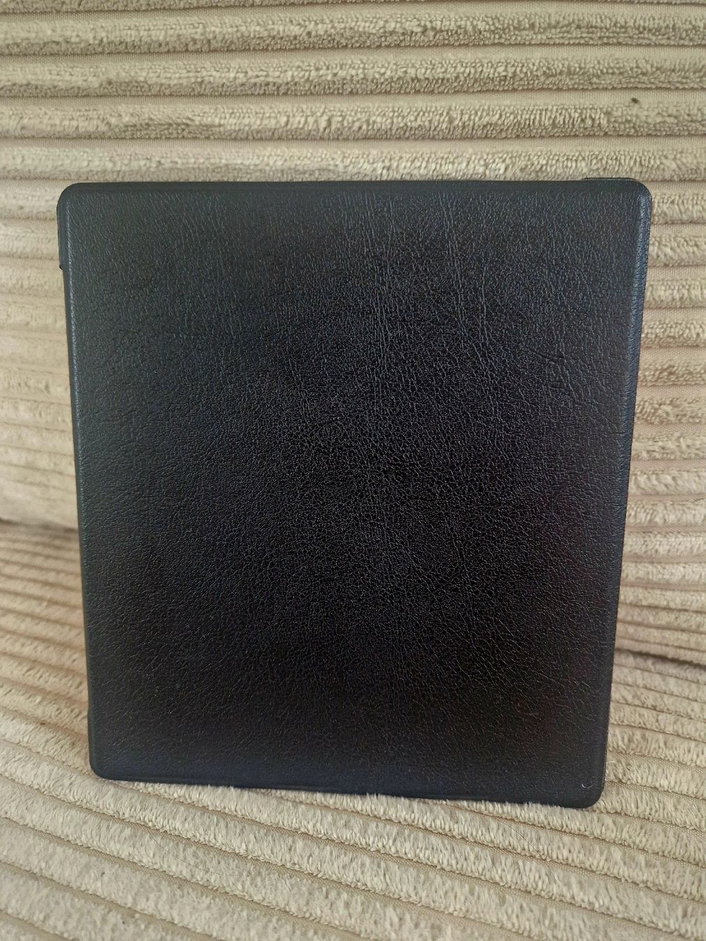 Amazon Tablet PC: Amazon Kindle Oasis 7" E-Reader inkl. Schutzhülle – Nuovo (secondo la descrizione) da Horgen venduto da olivi_1988 2