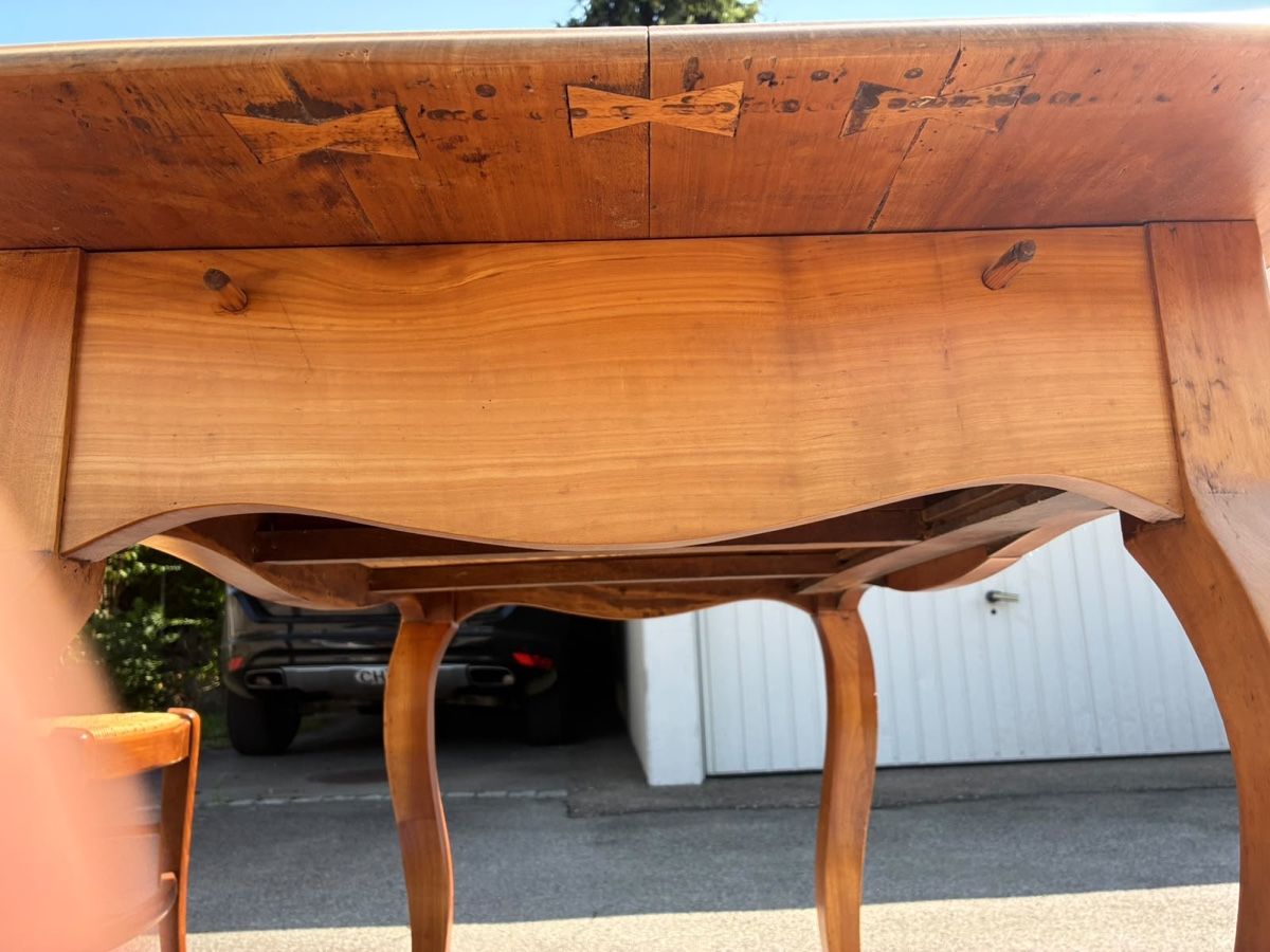 Set de table et chaises: Kirschbaumtisch mit 4 Stühlen – D'occasion à St. Gallen par gisa 5