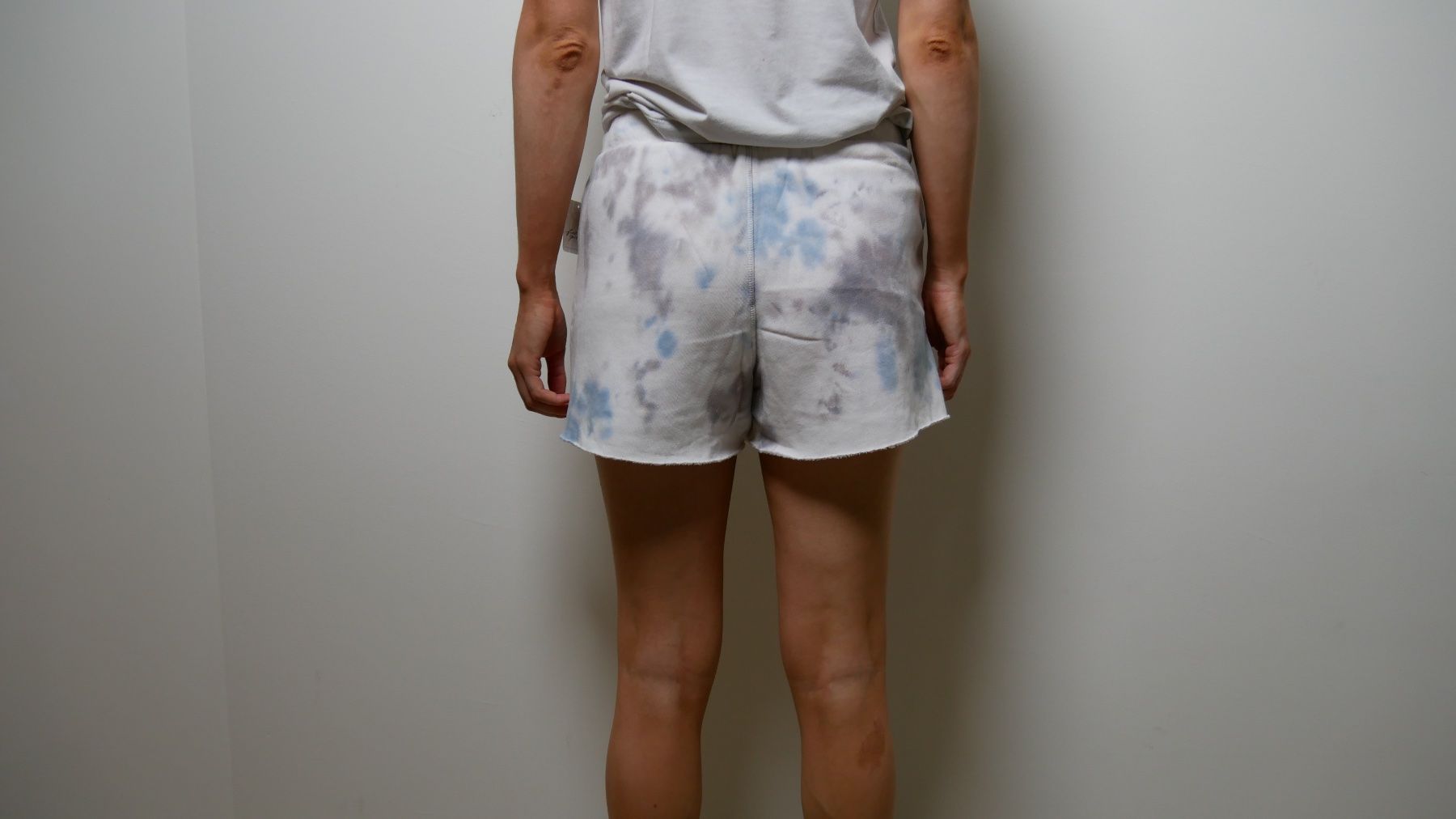 Pantaloni: Luxus Shorts Batik Optik Designer – Nuovo e nell'imballaggio originale da Zürich venduto da julia_vina 4