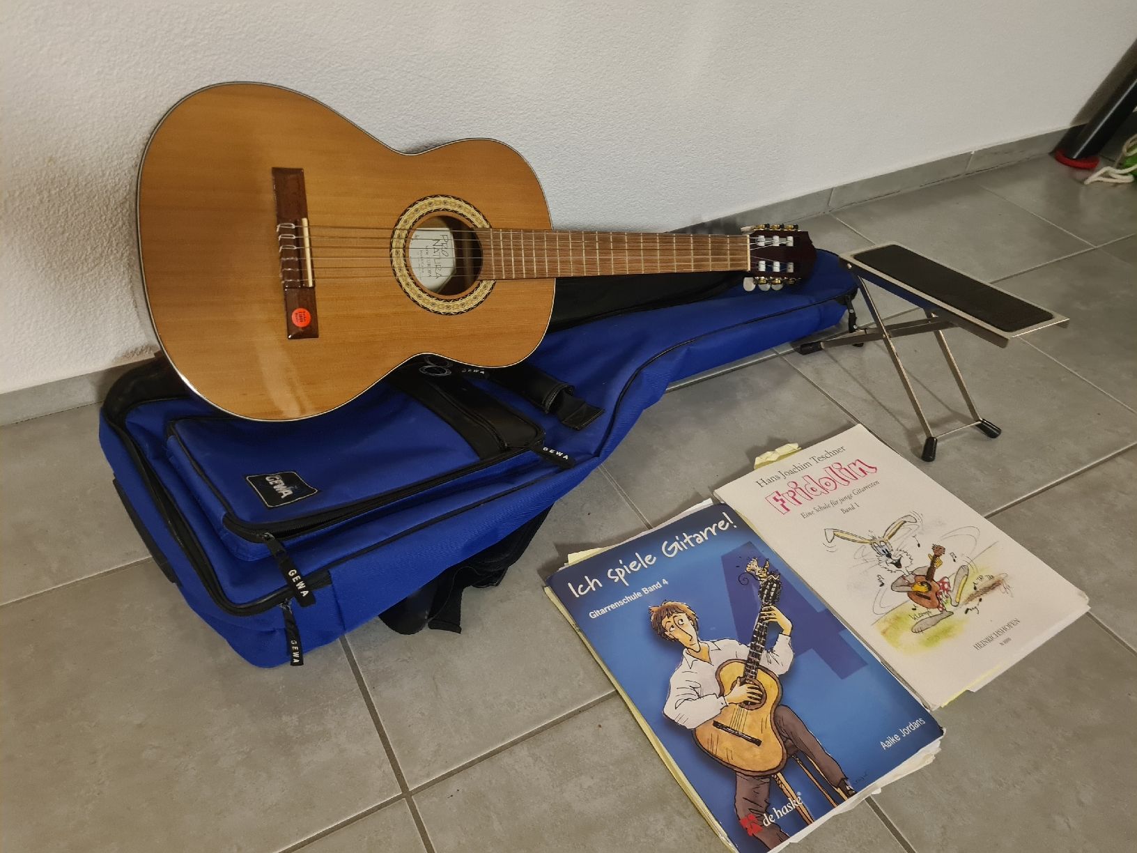 Strumenti musicali: Gitarre – Usato da Waldkirch venduto da Hypertenuse