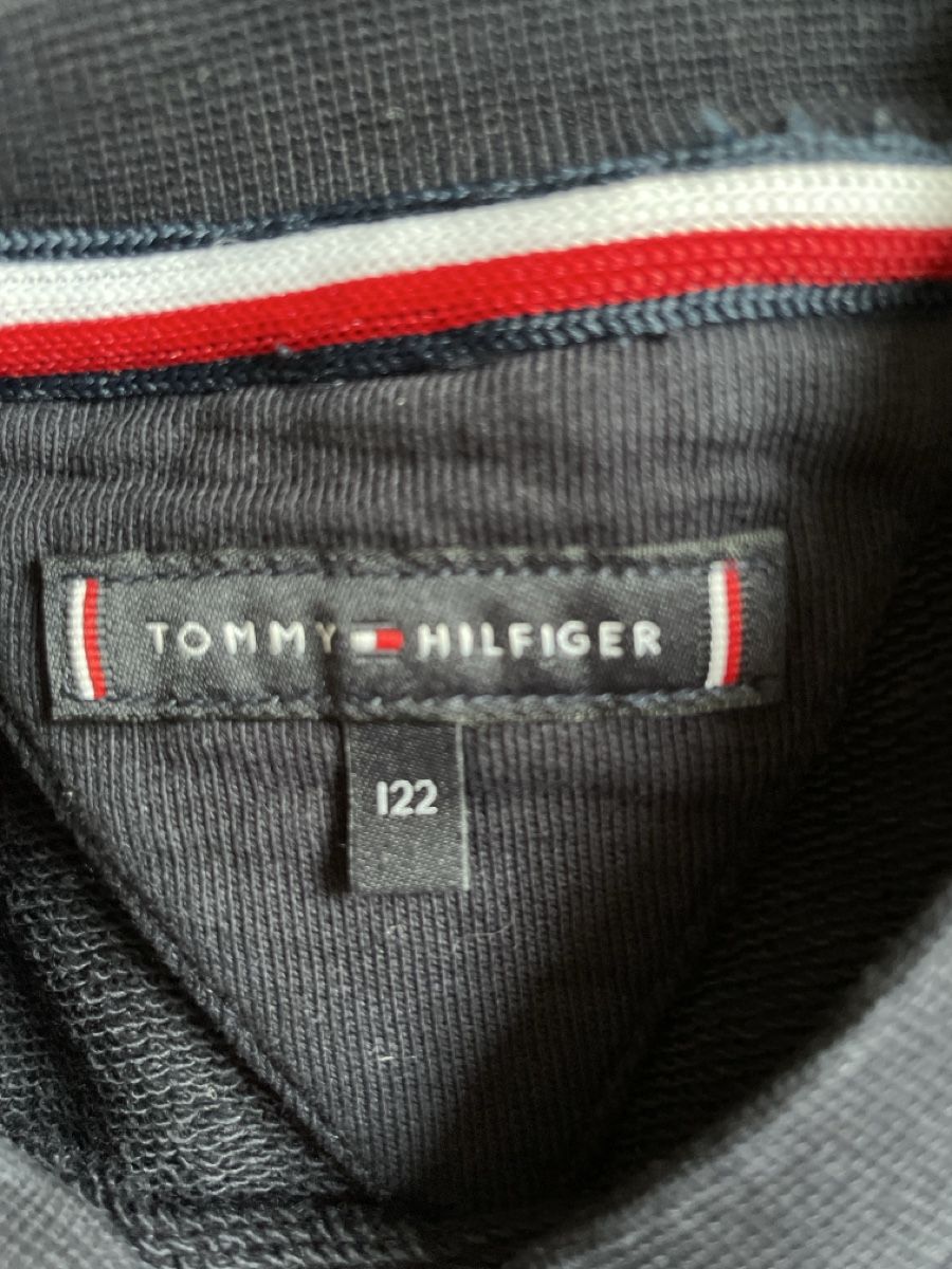 Tommy Hilfiger Lotti & Set di vestiti: Kleiderset Tommy Hilfiger Junge Grösse 122 – Usato da Büsserach venduto da ncb1980 1