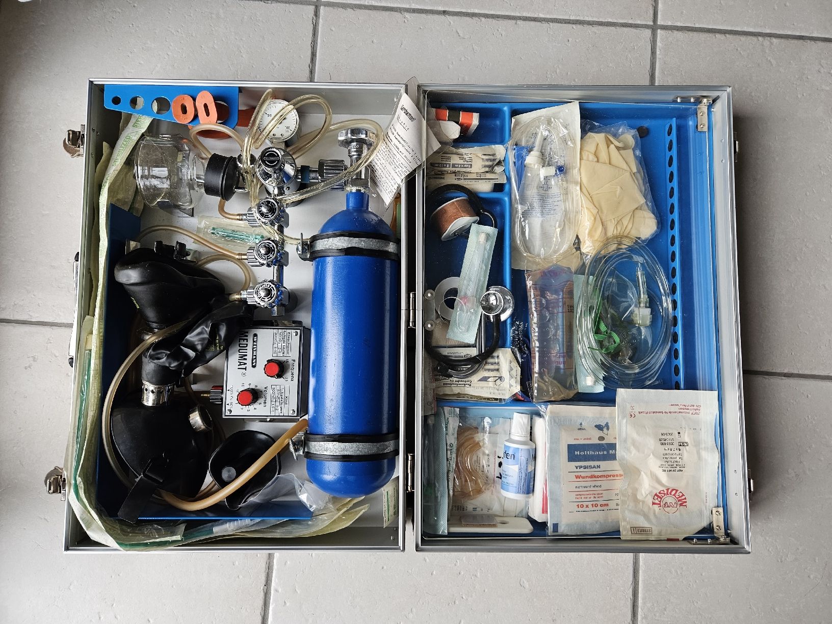 Attrezzature mediche: Weinmann Notfallkoffer Atmung Medumat – Usato da Haslen GL venduto da Sandra40