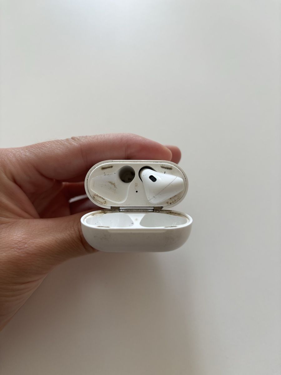 Casques audio: AirPods 1ere génération  – D'occasion à La Chaux-de-Fonds par DANIELA19961996 1