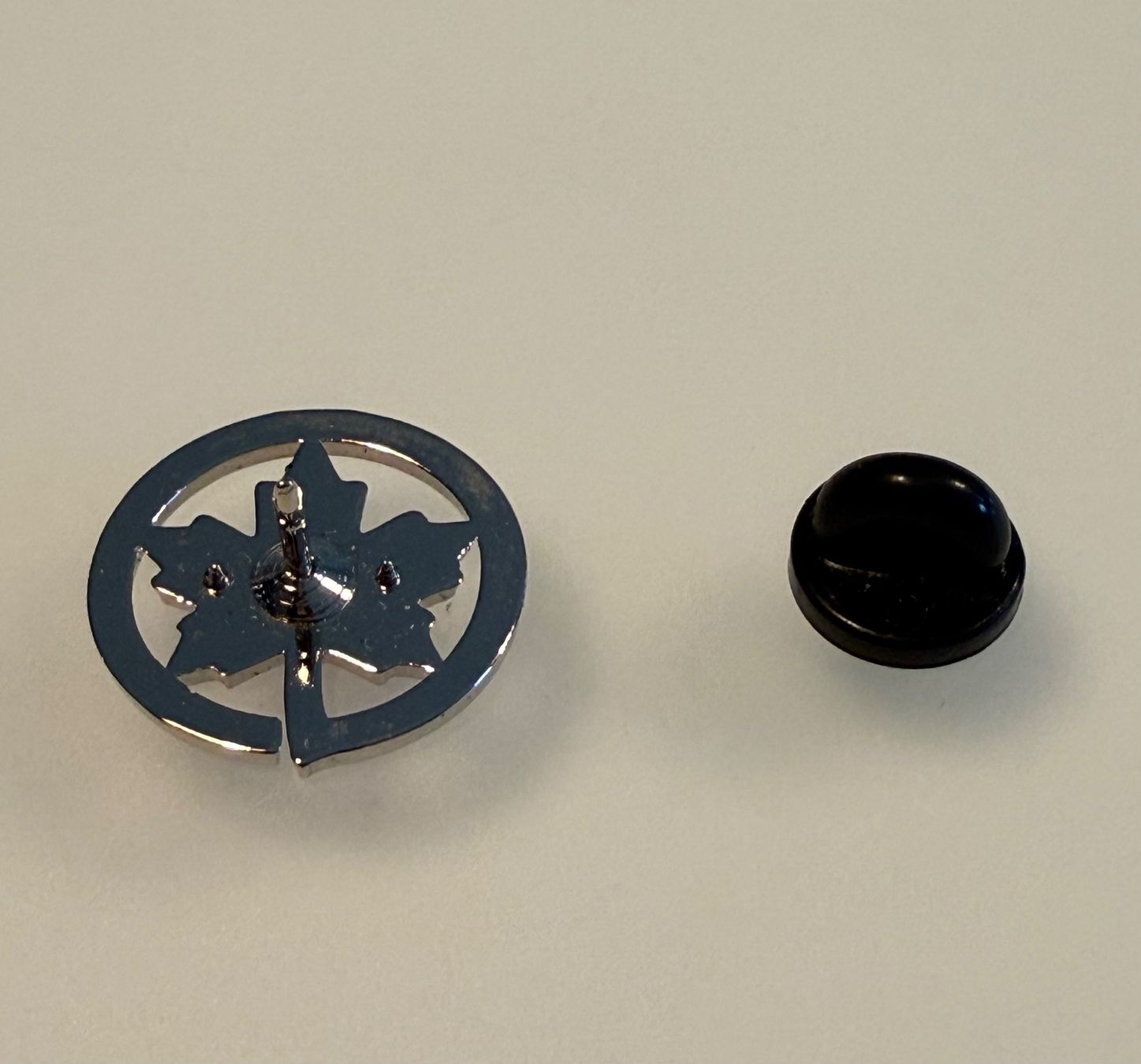 Placchette & Badge: Pin's Air Canada – Usato da Denges venduto da peumens 1