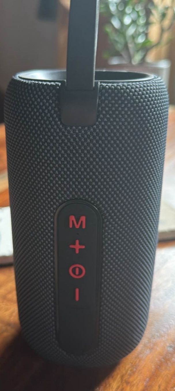Haut-parleurs: Enceinte Bluetooth portable grise jamais  utilisée  – Neuf (Voir description) à Monthey par Chez-Dani-81