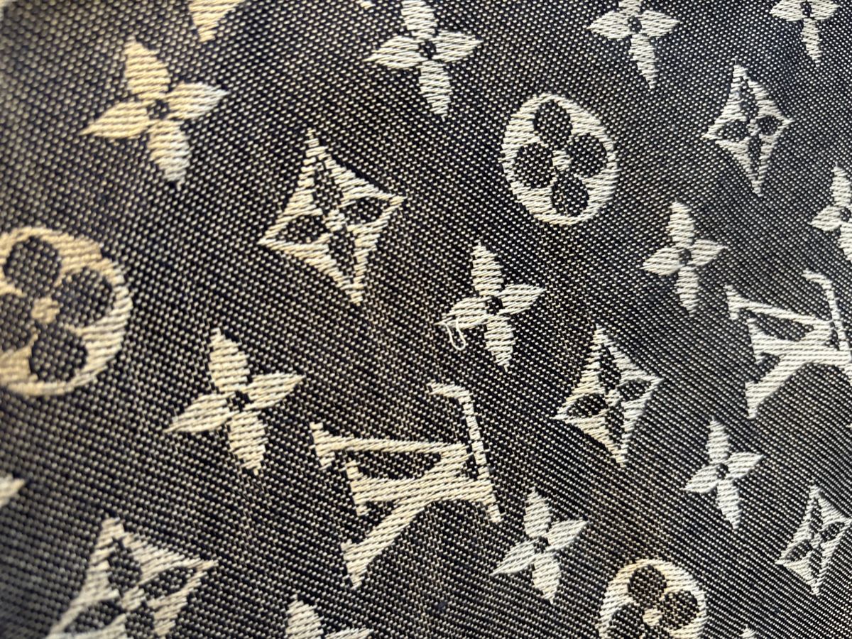 Louis Vuitton Foulard & Sciarpe: Louis Vuitton - Monogram Classic Tuch – Usato da Zürich venduto da FedeSara 7