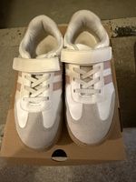 Turnschuhe 31