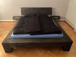 Vollholz Bett Unikat aus massivem Eichenholz gebeizt
