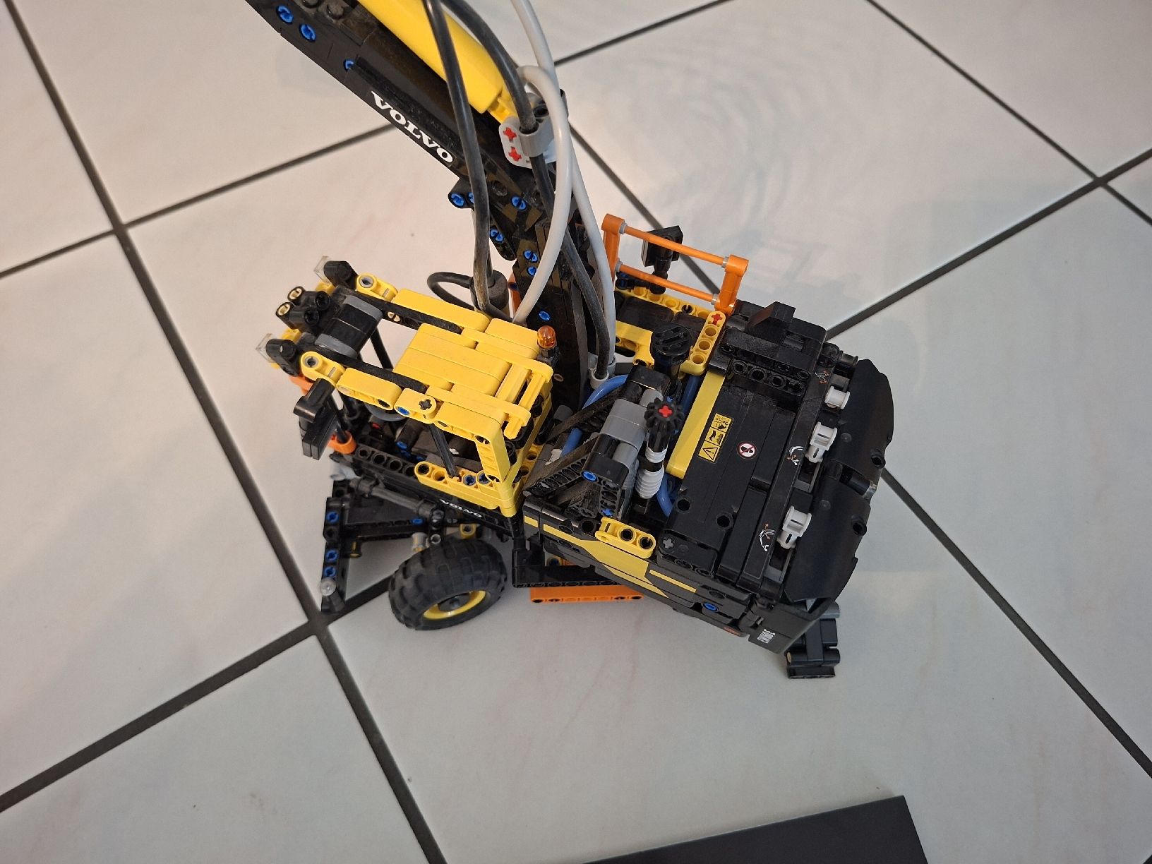 Lego Spielzeuge: Lego Technik 42053 Volvo Model – Gebraucht aus Schattdorf von mamo1952 1