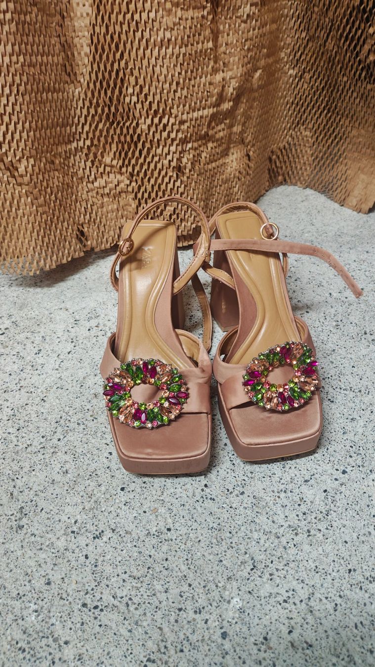 H&M Scarpe da donna: Sehr beeindruckend Satinsandalen – Usato da Thalwil venduto da hri_s2bq 1