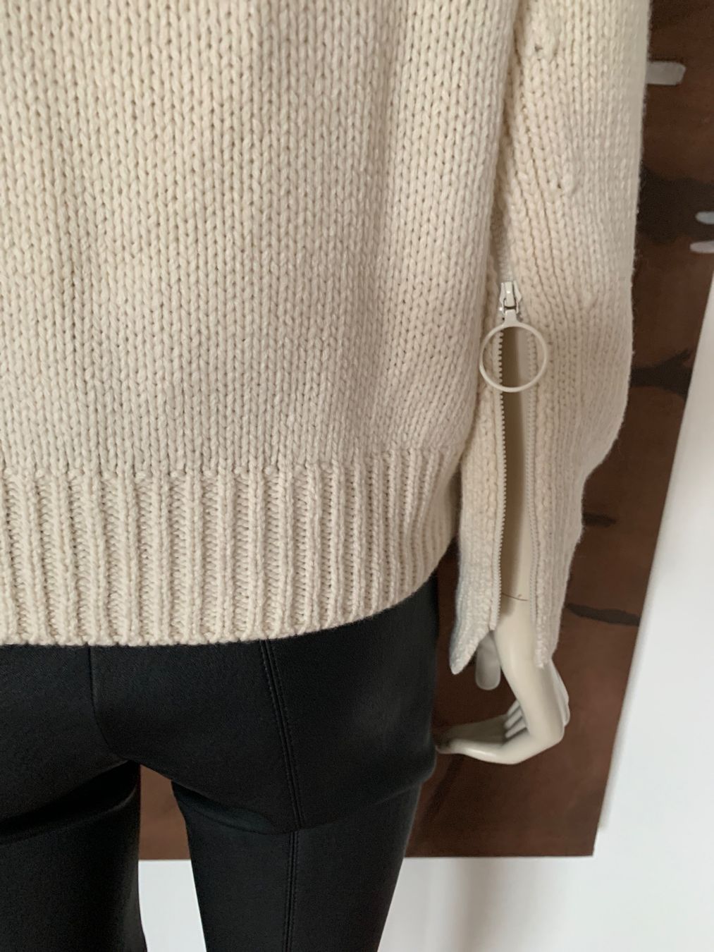 Akris Pullover & Sweatshirts: AKRIS: Exklusiver cremefarbener Rollkragenpullover, 36 – Neu (gemäss Beschreibung) aus Luzern von designluzern 6