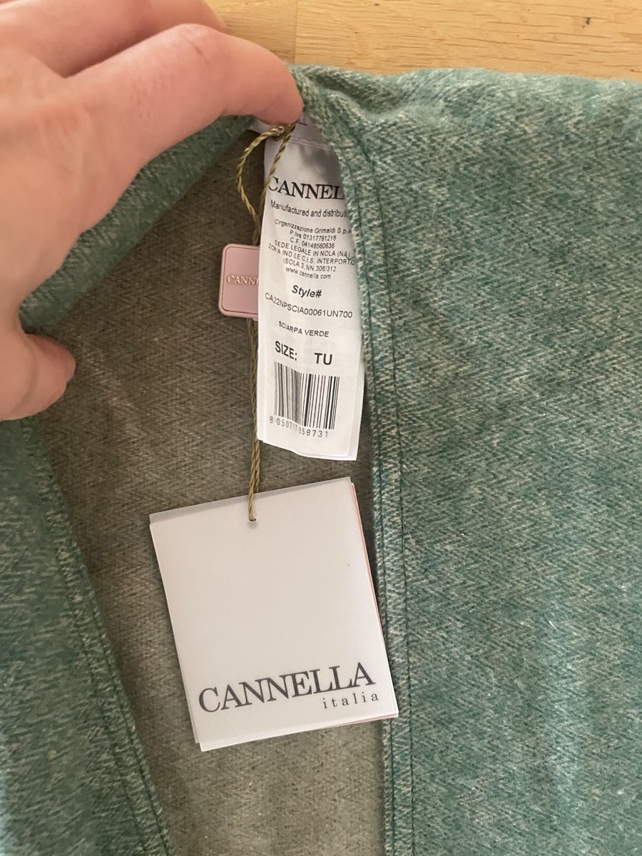 Foulard & Sciarpe: Reversible scarf/cape – Nuovo (secondo la descrizione) da zürich venduto da Ildiavolovesteprada 2
