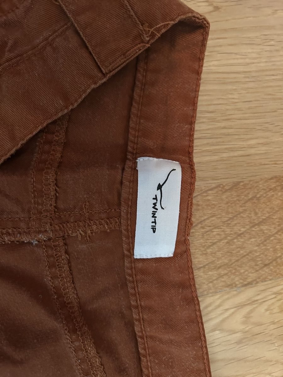 Pantaloni: Short brun Twintip – Usato da Daillens venduto da guisepa 2